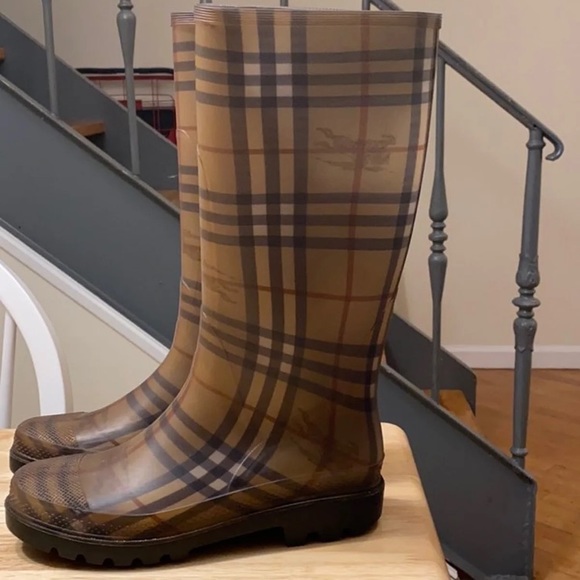 Find Your Fit: Burberry Boots Size 9